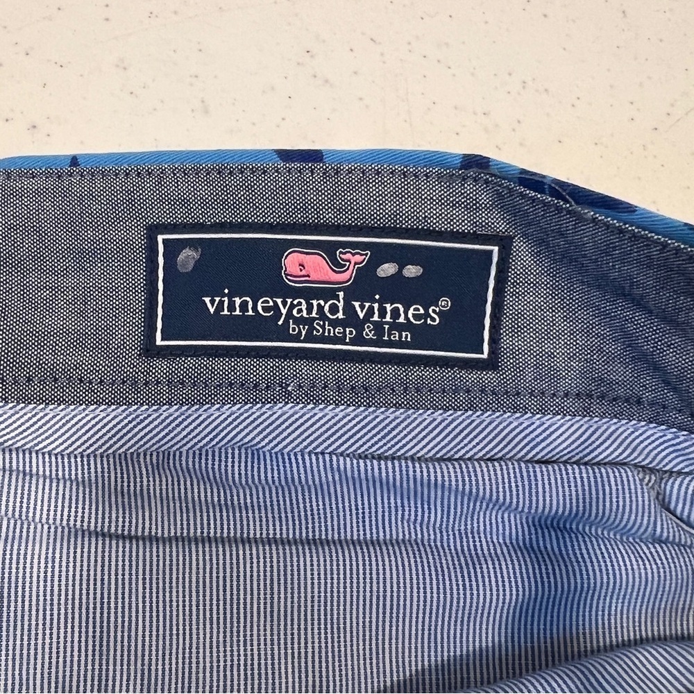 Vineyard Vines 9” Breaker Shorts Blue Hawaiian Floral Leaves print 32 NWOT - Picture 2 of 6